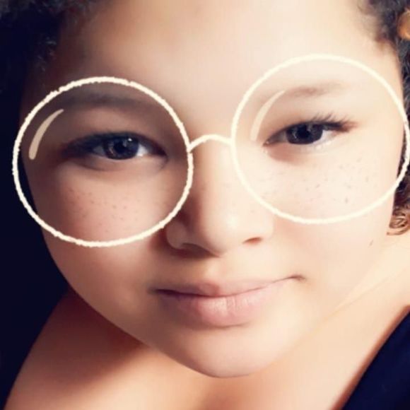 Meet your Posher, Naomi - Picture 1 of 1